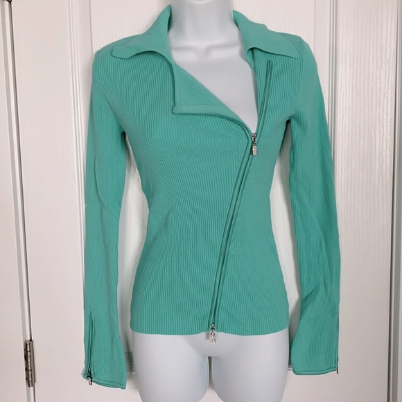 CACHE Fitted Top with 2-Way Zipper - Picture 1 of 11